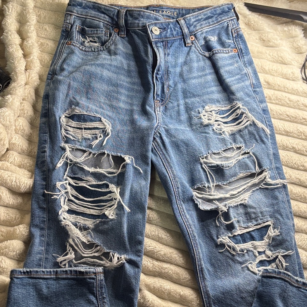 American Eagle Outfitters Women's Distressed Blue Jeans